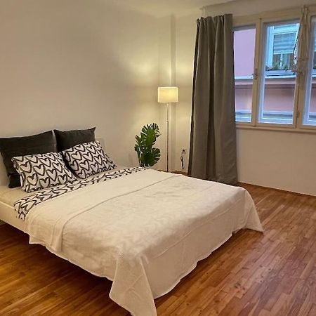 Mariahilfer Street Apartment Vienna Exterior photo