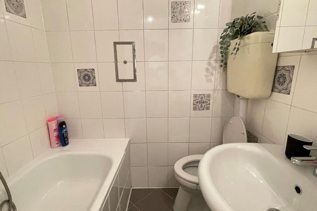 Mariahilfer Street Apartment Vienna Exterior photo