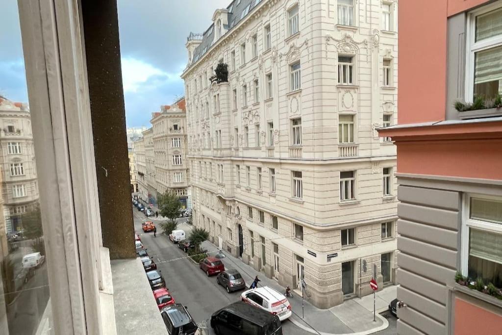 Mariahilfer Street Apartment Vienna Exterior photo